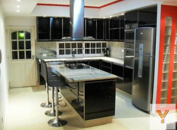Casa · 350m² · 8 Ambientes · Casa en Venta - 6 Dorm. 4 Baños - 400 m² - Villa José León Suárez, General San Martín