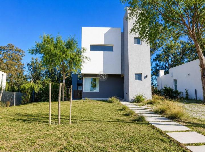Casa en alquiler en Santa Elena · 4 ambientes