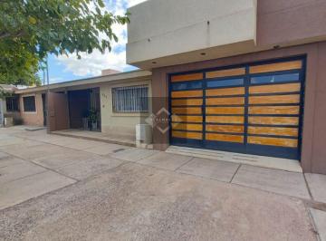 Casa · 192m² · 4 Dormitorios · 1 Cochera · Casa Ampliada en Lujan