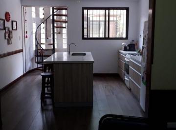 Casa · 138m² · 5 Ambientes · Casa en Venta - 4 Dorm. 3 Baños - Quincho con Parrilla - 160 m² - Quilmes