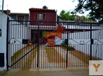 Casa · 50m² · 6 Ambientes · 2 Cocheras · Casa en Venta - 4 Dorm. 2 Baños - San Bernardo del Tuyú