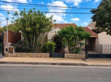 Casa · 205m² · 5 Ambientes · Se Vende Casa 5 Ambientes Chacabuco 936