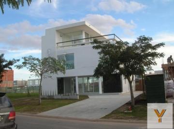 Casa · 340m² · 9 Ambientes · 4 Cocheras · Casa en Venta - 4 Dorm. 5 Baños - Nordelta