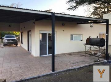 Casa · 121m² · 4 Ambientes · 3 Cocheras · Casa en Venta - 3 Dorm. 3 Baños 121 m² - Barrio Las Lomas, Monte Hermoso