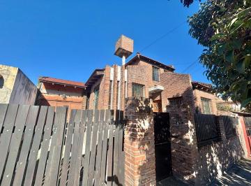 Casa · 119m² · 4 Ambientes · 1 Cochera · Chalet en Venta