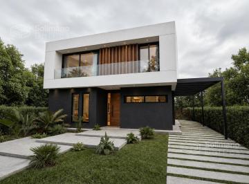 Casa · 410m² · 6 Ambientes · 2 Cocheras · Casa de 6 Ambientes en Venta en El Barrio Los Castaños Nordelta