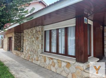 Casa · 178m² · 4 Ambientes · 1 Cochera · Casa en Venta - 3 Dorm. 2 Baños - Cochera - 200 m² - Necochea