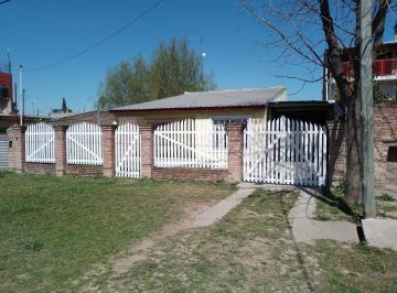 Casa · 170m² · 4 Ambientes · 1 Cochera · Casa en Venta - 3 Dorm. 1 Baño - 170 m² - Moreno