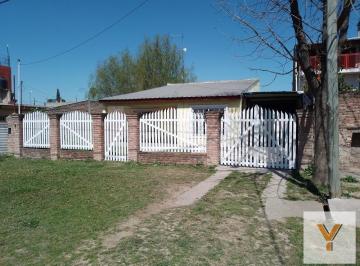 Casa · 170m² · 4 Ambientes · 1 Cochera · Casa en Venta - 3 Dorm. 1 Baño - 170 m² - Moreno
