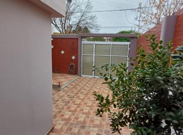Casa · 161m² · 9 Ambientes · 1 Cochera · Vendo Casa 3 Dorm. Neuquen Capital