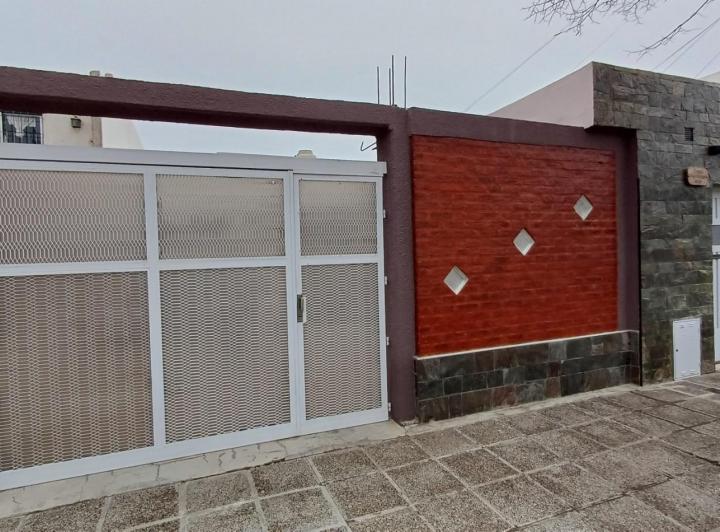 Casa · 161m² · 9 Ambientes · 1 Cochera
