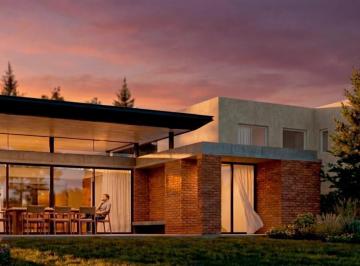 Casa · 270m² · 5 Ambientes · Casa Al Rio