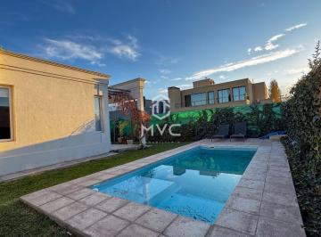 Casa · 205m² · 3 Dormitorios · 1 Cochera · Se Vende Casa, Bº Estancia Bulnes, 3 Dorm., 3 Baños, Lujan de Cuyo, Mza.