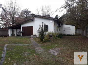 Casa · 124m² · 4 Ambientes · Casa en Venta - 3 Dorm. 1 Baño - 814.2 m² - City Bell