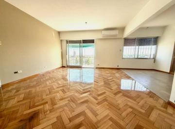 Departamento de 4 ambientes, Barracas · 4 Ambientes con Dependencia con Balcón y Cochera - Av Montes de Oca