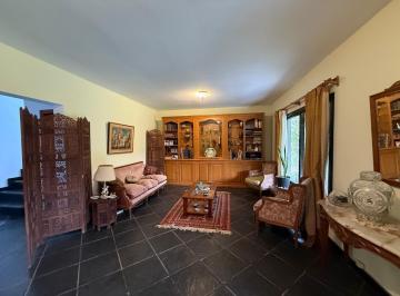 Casa · 171m² · 5 Ambientes · 1 Cochera · Casa en Venta, 3 Dorm.. Oportunidad!