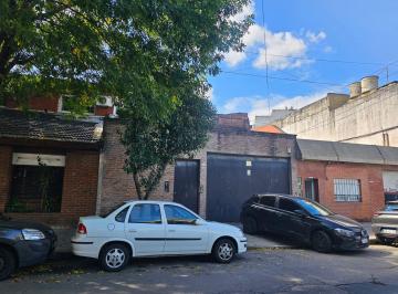 Terreno · 253m² · 6 Ambientes · 1 Cochera · Casa en Venta Tipo Chorizo Lote 8.66 X 31 m Monte Castro Zonificacion Usam Permuta