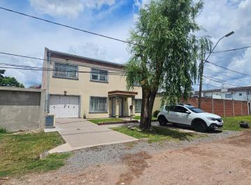 Casa · 222m² · 5 Ambientes · 4 Cocheras · Casa en Venta 5 Amb Gge Jardin Apto Credito / Permuta