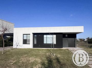 Casa de 4 ambientes, Pilar · Bustamante Prop Santa Lucia 12563 Casa Venta Pilar del Este