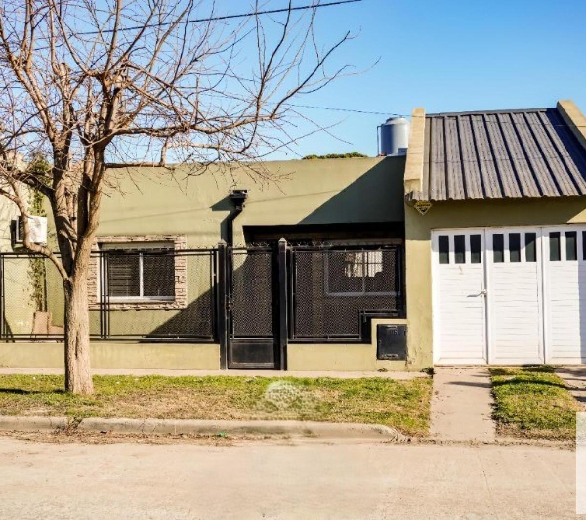 Casa de tres dormitorios en venta ubicada sobre calle 7 entre 30 y Suipacha