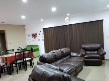 Casa · 210m² · 5 Ambientes · Casa Venta 4 Dorm. 3 Baños 1 Cochera 600 m 2 Totales - Coronel Brandsen