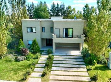 Casa · 290m² · 8 Ambientes · 4 Cocheras · Venta Casa + 5 Ambientes Lagos de San Eliseo