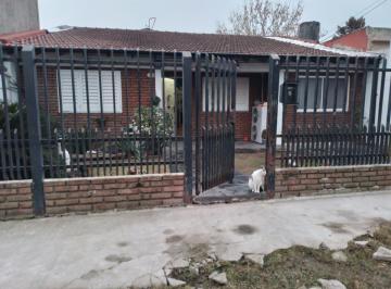Casa · 200m² · 5 Ambientes · Casa en Venta - 4 Dorm. 4 Baños - 400 m² - Ezeiza
