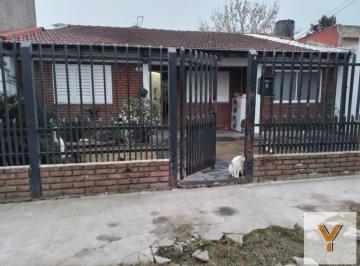 Casa · 200m² · 5 Ambientes · Casa en Venta - 4 Dorm. 4 Baños - 400 m² - Ezeiza