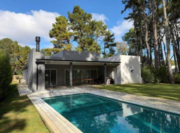 Casa · 257m² · 7 Ambientes · Casa en Venta en Costa Esmeralda, Barrio Deportivo 2 451