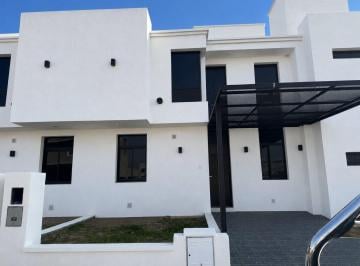 Casa · 95m² · 4 Ambientes · 1 Cochera · Vendo Casa Dúplex 2 Dorm., 2 Baños, Financiación Ideal Familia