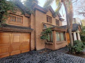 Casa de 9 ambientes, Ciudad de Mendoza · Alquiler. casa. Emilio Civit. Para Familia. con 330 M&sup2;.7 Dorm.. Amenities. Quinta Sección.