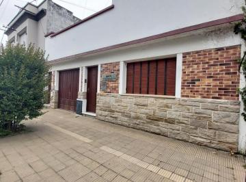 Casa · 274m² · 8 Ambientes · 2 Cocheras · Casas en Venta - 5 Dorm. 4 Baños - Cocheras - Necochea