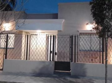 Casa · 90m² · 6 Ambientes · Casa en Venta - 5 Dorm. 2 Baños - 100 m² - Quilmes