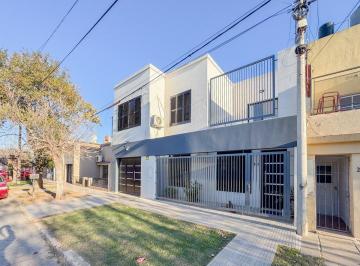 Casa · 157m² · 6 Ambientes · 1 Cochera · Venta Casa 4 Dorm. Patio C/pileta y Cochera
