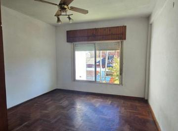 Casa · 60m² · 3 Ambientes · 1 Cochera · Alquiler Dpto 3 Amb. C/ Balcon en Luzuriaga