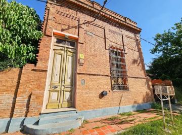 Casa · 272m² · 8 Ambientes · 1 Cochera · Casa en Venta en Villa Constitución Jardin 4 Dormi