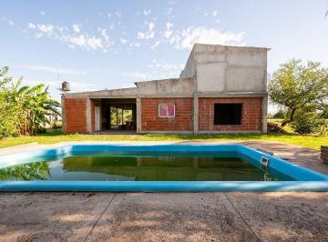Casa · 270m² · 5 Ambientes · 1 Cochera · Venta de Casa - Barrio de Residencia Solares Norte