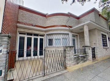 Casa · 125m² · 4 Ambientes · 1 Cochera · Venta Casa 4 Amb Cochera Parrilla Monte Castro