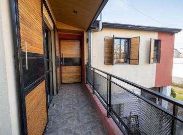 Casa · 84m² · 4 Ambientes · 1 Cochera · Planta Alta Sobre Av Galicia con Cochera