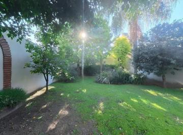 Casa · 230m² · 4 Ambientes · 2 Cocheras · Venta de Casa en Devoto