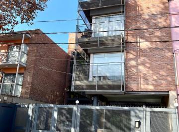 Departamento de 2 ambientes, San Isidro · Martínez: Moderno Depto de 2 Amb con Balcón Entre Av y Vías. Muy Luminoso. Excelente Estado