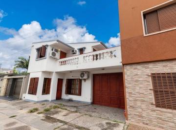 Casa · 197m² · 8 Ambientes · 2 Cocheras · Excelente Casa en Fomento 9 de Julio
