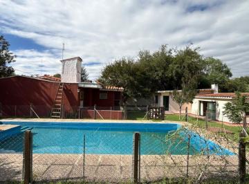 Casa · 156m² · 3 Ambientes · 1 Cochera · Venta Casa 2 Dorm. con Pileta Rio Ceballos