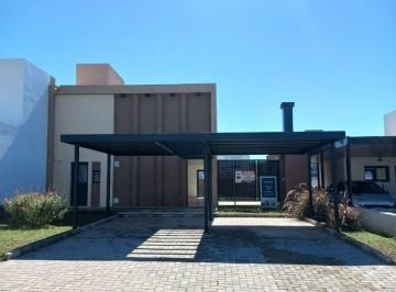 Casa · 165m² · 4 Ambientes · 1 Cochera · Venta Casa a Estrenar 2 Dor y Esc 3 Bños Docta Cba