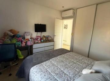 Casa · 225m² · 6 Ambientes · 2 Cocheras · Casa en Venta - 3 Dorm. 3 Baños - Pilar