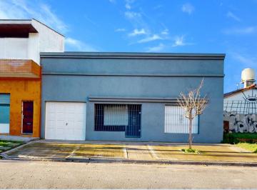 Casa · 147m² · 4 Ambientes · 2 Cocheras · Venta Casa 4 Ambientes Reciclada con Galpon/taller