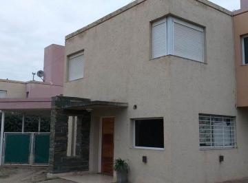 Casa · 167m² · 6 Ambientes · 1 Cochera · Venta Duplex 3 Dormi con Cochera Poeta Lugones Cba