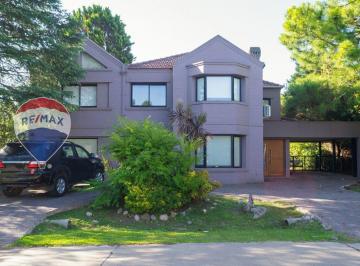 Casa · 301m² · 5 Ambientes · 1 Cochera · Casa en Venta en Echeverria del Lago Canning
