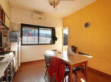 PH · 232m² · 4 Ambientes · 1 Cochera · Venta Amplio PH Al Frente con Cochera y Gran Salón