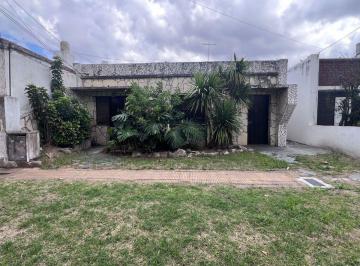 Casa · 135m² · 5 Ambientes · Casa Venta en Munro a Refaccionar con Lote Propio
